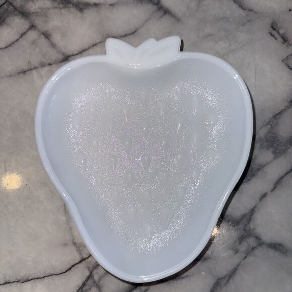 Vintage Strawberry Trinket Dish Bowl Milk Glass 7"x6" Boho Chic Femme Decor Soap - Picture 3 of 6